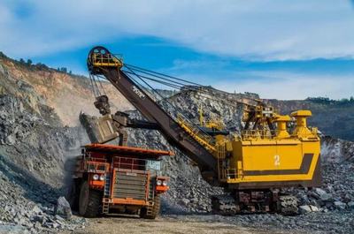 储量达50亿吨,中国拿下非洲最大铁矿开采权,澳大利亚悔肠子了